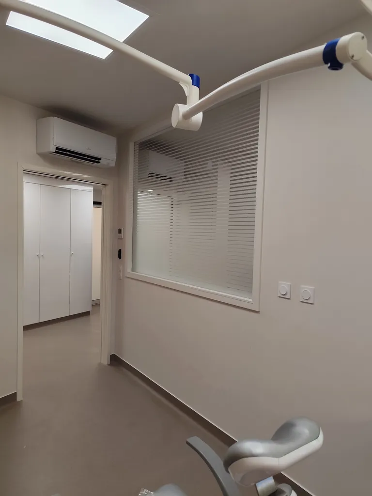 Bureaux — cloison vitrée dépolie