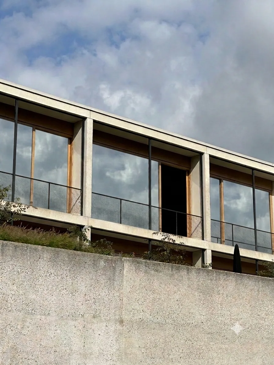 Hôtel — façade en film miroir
