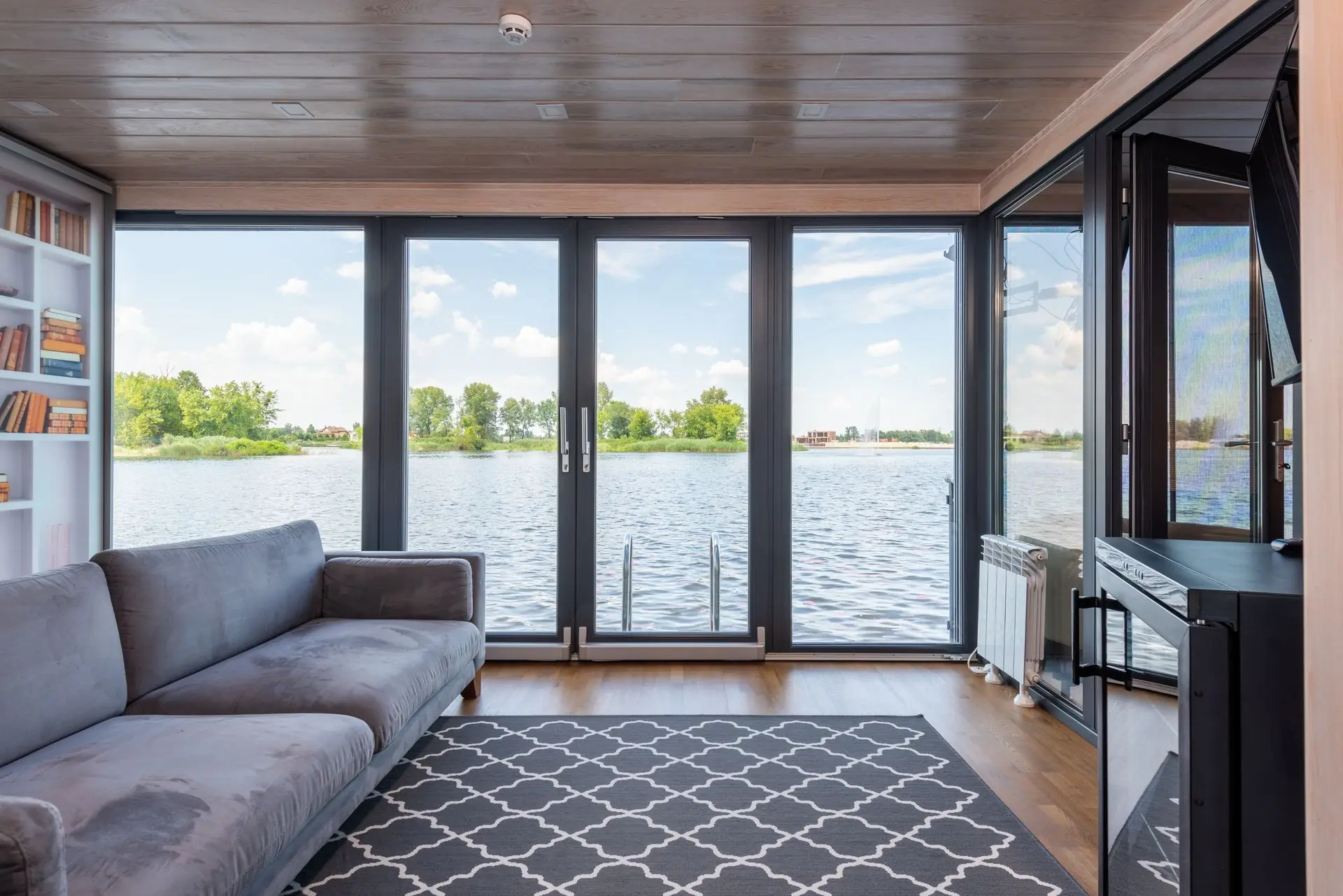 Pose de film solaire sur baies vitrées d'appartement à Hyères par PrivTeint